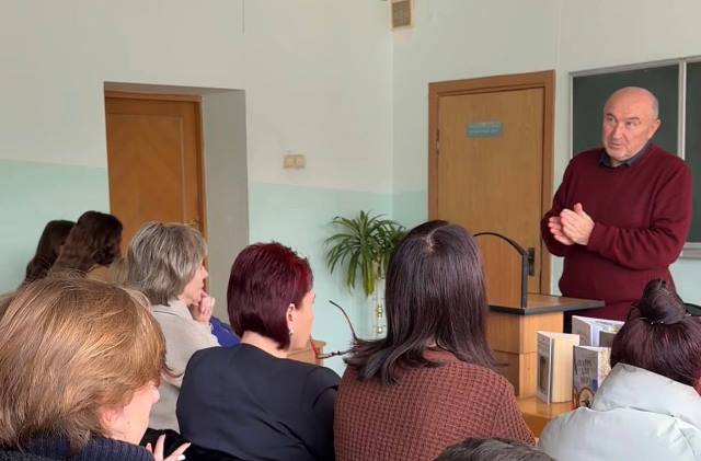 Мить жвавої дискусії -обговорення творчості й сучасного літературного процесу